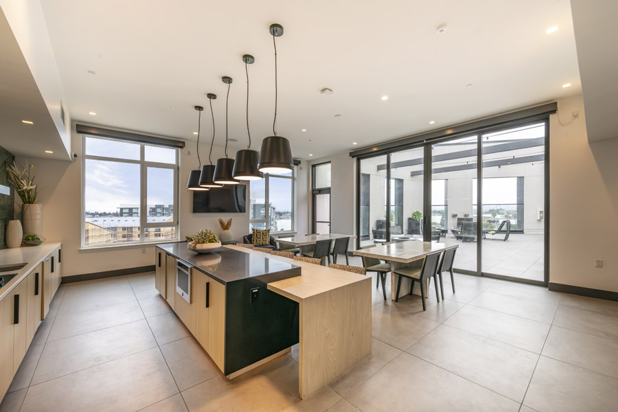 72_roof_terrace Rooftop lounge with communal kitchen, dining area, and city views.
